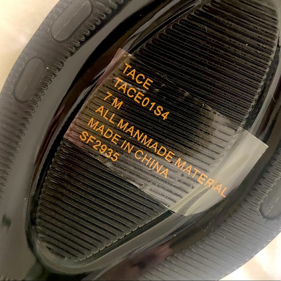 Steve Madden Tace Sandal size 7 black spiked/gold new with tags - Picture 3 of 5